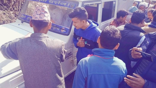 श्रमदानमा गरेर निर्माण भएको सडकबाट बैतडीको धामी गाउँमा जीप पुग्यो