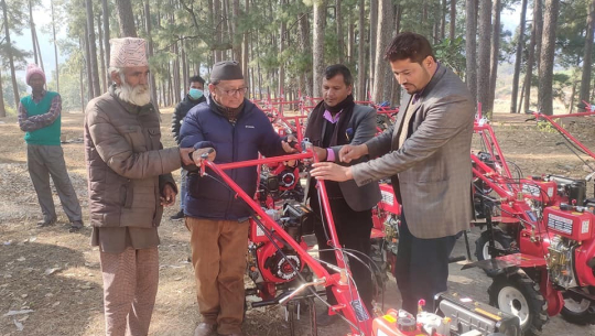 बैतडीको पाटन नगरपालिकाका किसानलाई ५० प्रतिशत अनुदानमा कृषि उपकरण