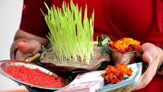 मान्यजनबाट टीका र जमरा लगाएर दसैँ मनाइँदै 