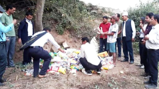 डोटीमा बजार अनुगमन, १ लाख बढीको अखाद्य वस्तु नष्ट