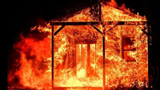 बझाङमा एकै दिन तीन घरमा आगलागी