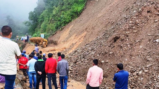 बाजुरामा साँफे-मार्तडी सडकखण्ड अवरुद्ध