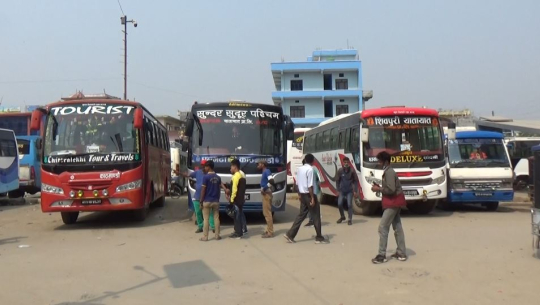 सार्वजनिक यातायातमा प्रयोग हुँदैन मास्क, यात्रु भन्छन्, ‘कोरोना-सोरोना केही छैन, यो सब बकवास हो’