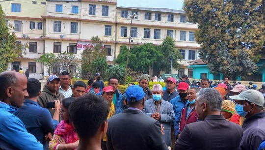 चिकित्सकको लापरबाहीले मृत्यु भएको भन्दै शव नउठाउँने आफन्तको चेतावनी