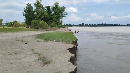 महाकाली नदीको कटानले बस्ती जोखिममा