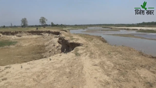 कञ्चनपुरको कृष्णपुरमा अवैध रुपमा माटो उत्खनन्, बस्तीमा मोहना नदी पस्ने चिन्ता