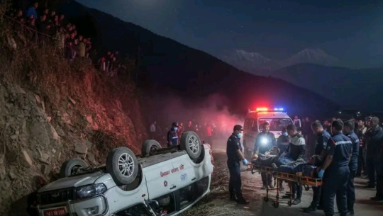 डडेल्धुरामा निर्वाचन कार्यालयको गाडी दुर्घटना, ५ घाइते