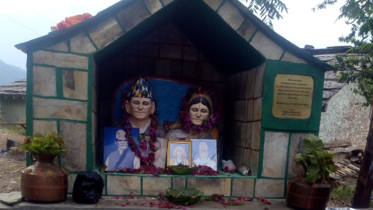 बैतडीमा स्वर्गीय पाण्डेय दम्पतीको प्रतिमा अनावरण