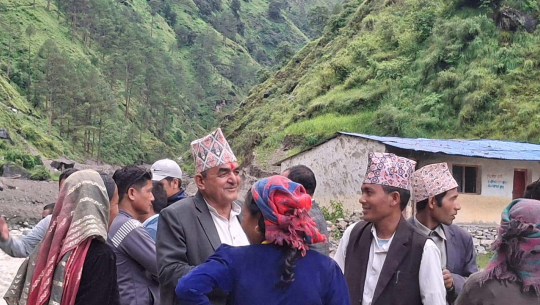 त्रिपालमुनी रात काट्दै बाजुराको विछ्या र कावाडीका पहिरो पिडित 