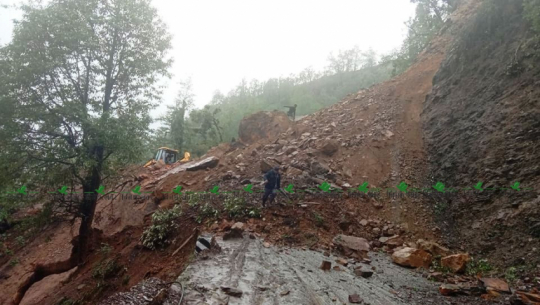 वर्षाका कारण सुदूर पहाडमा भीमदत्त राजमार्गसहित ८ वटा सडक बन्द