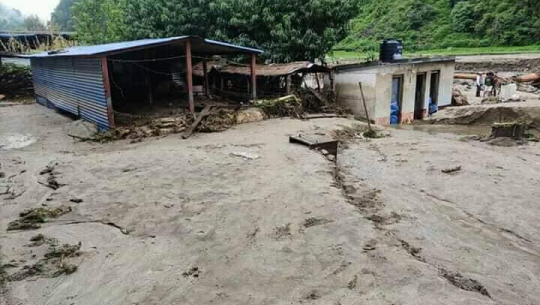 अछाममा बाढीले बस्ती बगायो, ६ जनाको शव भेटियो, १५ जना बेपत्ता