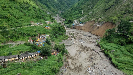वाढीले आरसीसी वगायो, ठाउँ ठाउँमा सडक अवरुद्ध (फोटो फिचर सहित)