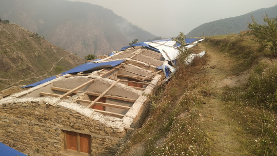 बाजुरामा हुरीबतासका कारण ४० परिवारका घरमा क्षति