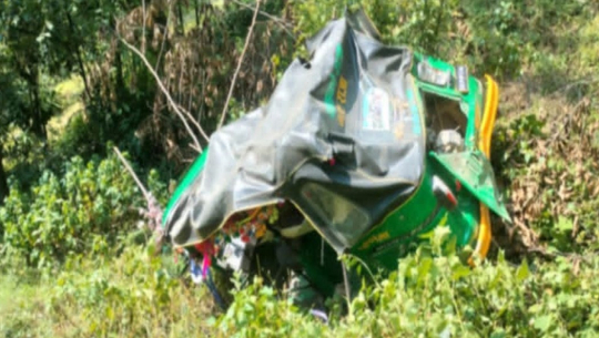 बैतडीमा अटो दुर्घटना हुँदा गर्भवती महिलासहित चार जना घाइते