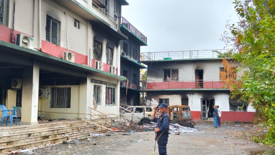 प्रदेश मन्त्रालयको मुचुल्का लिँदै प्रहरीः आजैबाट सामान्य सेवा सुरू हुने