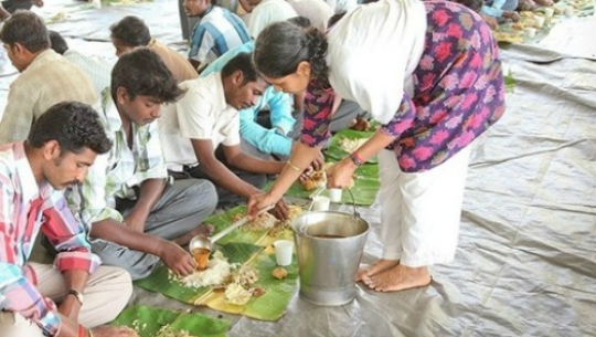 बसेर खाना खानुका यस्ता छन् फाइदा