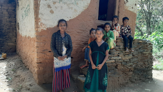 बैतडीका ६ बेसहारा दिदीबहिनीको जिम्मा एसओएसले लियो
