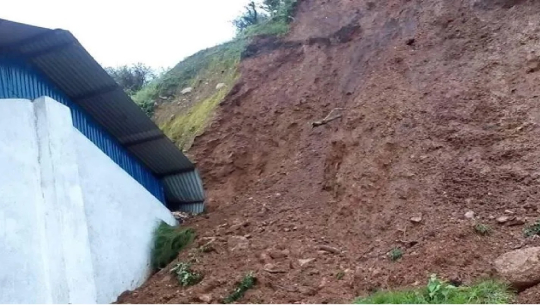 पहिरोले बैतडीका विद्यालयमा क्षति, पठनपाठन प्रभावित
