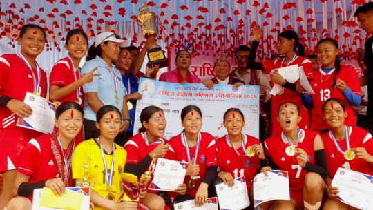 सुदूरपश्चिमलाई पराजित गर्दै मुख्यमन्त्री कप राष्ट्रिय महिला भलिबलको उपाधि कोशीको हातमा 