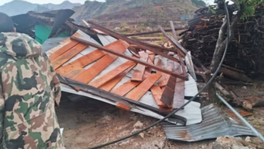 बैतडीमा हुरी र असिनापानीले एक जना घाइते