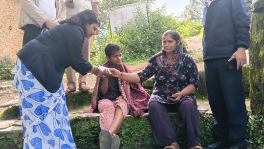 बैतडीको दशरथचन्दकी अस्मिताले पाइन् घरमै नागरिकता