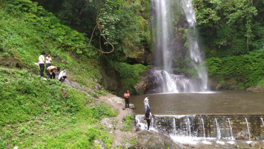 पर्यटकीय गन्तव्य बन्दै डोटीको छहरा झरना