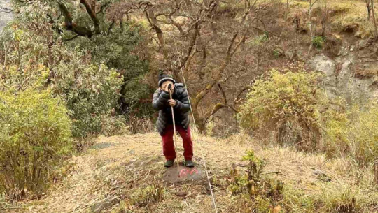 दार्चुलाको दुम्लिङमा हर्कराज साम्पाङकाे टिमद्वारा श्रमदानबाट झोलुङ्गे पुल निर्माण शुरू