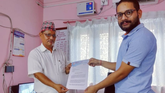डडेल्धुराका पेट्रोल पम्पलाई कारवाहीेको माग गर्दै निवेदन