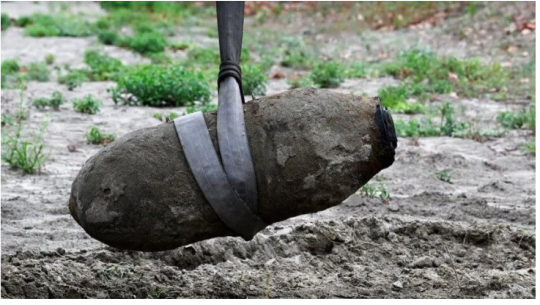 दोस्रो विश्वयुद्धमा नदीमा खसेको ४५० केजीको बम भेटियो