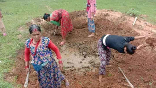 वातावरण संरक्षण गर्न अछाममा 'रिचार्ज पोखरी' निर्माण अभियान