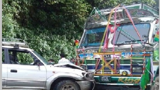 डोटी समन्वय समितिका प्रमुख सवार स्कारपियो दुर्घटना