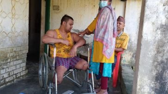 अपाङ्गता भएका व्यक्तिलाई घरमै खोप
