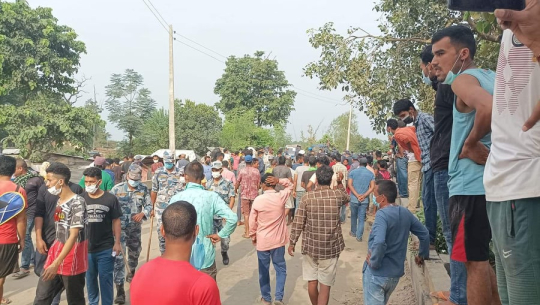 दसैं मनाउन स्वदेश फर्कने नेपाली दोहोरो फन्दामा, सीमामा झन सास्ती