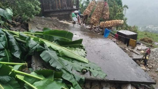 बैतडीको पुर्चौडीमा घर भाँसियो, पूरै बस्ती जोखिममा
