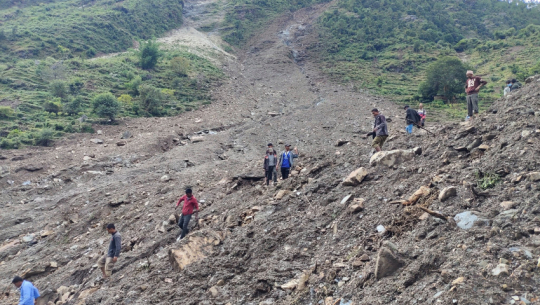 बझाङको थलरामा गएकाे पहिरो