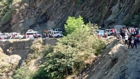 K.I.Singh highway blocked after a tanker crashed in Raduwa