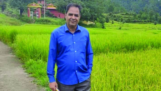 एमालेका तत्कालीन डडेल्धुरा अध्यक्ष डा. जोशी एकीकृत समाजवादीमा प्रवेश गर्दै