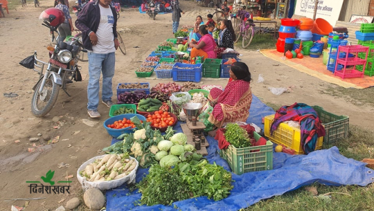धनगढीको मिलनचोकमा सञ्चालित हाटबजारको अवस्था बिजोक