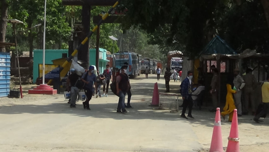 कैलाली र कञ्चनपुरमा ठूलो परिमाणमा भित्रिन्छ तस्करीको सजावट सामान