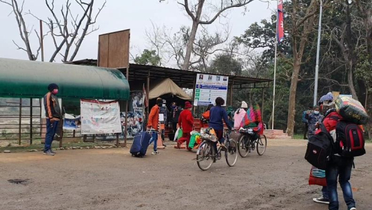 परदेशीलाई रोकेन महामारीले, भन्छन्, ‘परिवारको खुसी कमाउन जाँदैछौं’