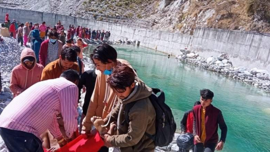 बझाङमा नुहाउने क्रममा खोलामा डुबेर एक किशोरको मृत्यु