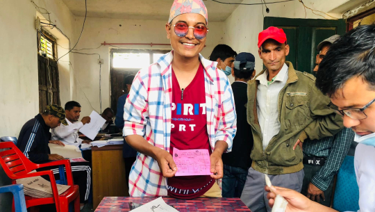 अछाम पञ्चदेवलको मेयरमा गायक टंकले गरे मनोनयन दर्ता