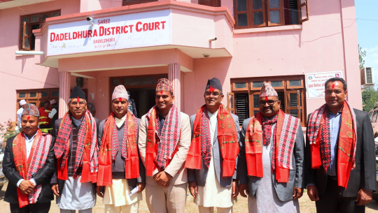 डडेल्धुराका पालिका प्रमुखहरूले शपथ लिए