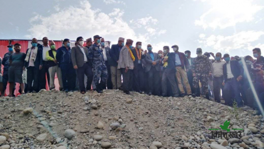 ०७७ कात्तिकमा सुख्खा बन्दरगाह निर्माण आरम्भको घोषणा गर्दै तत्कालिन मन्त्री भट्ट