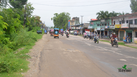 धनगढीको चौराहा–कैलाली पुलसम्म कालोपत्रे गर्न समस्या, पाइप विस्तारले अलमल