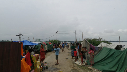 Families displaced by floods in Kailali starve on postal highway