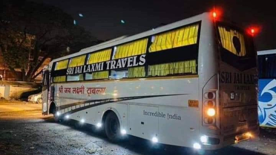 भारतमा आफ्नै बस किनेर नेपालीले सुरु गरे जयलक्ष्मी ट्राभल्स सेवा 