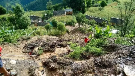 अछाममा पहिरोले दुई घर पुरिए, ९ जना वेपत्ता 