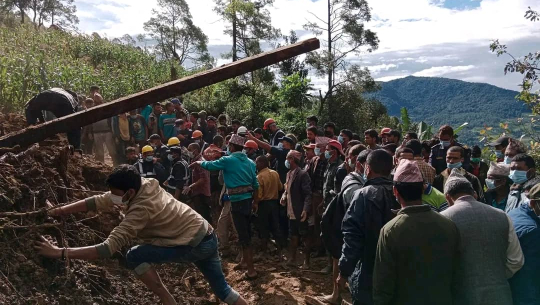 अछाममा पहिरोमा परि २ जनाको मृत्यु, मानविय क्षति धेरै भएको छः प्रशासन  