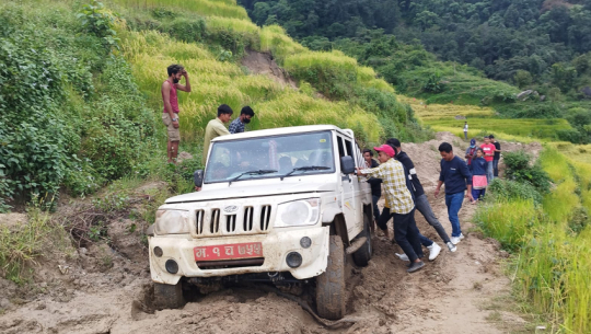 Doti's rural roads blocked